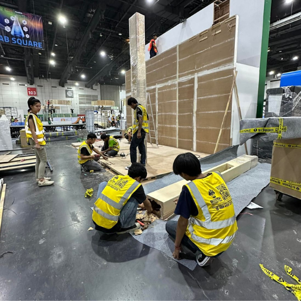 Booth Production untuk Pameran: Panduan Lengkap dari Reka Bentuk ke Pemasangan | Happen | Event Organizer & Brand Activation