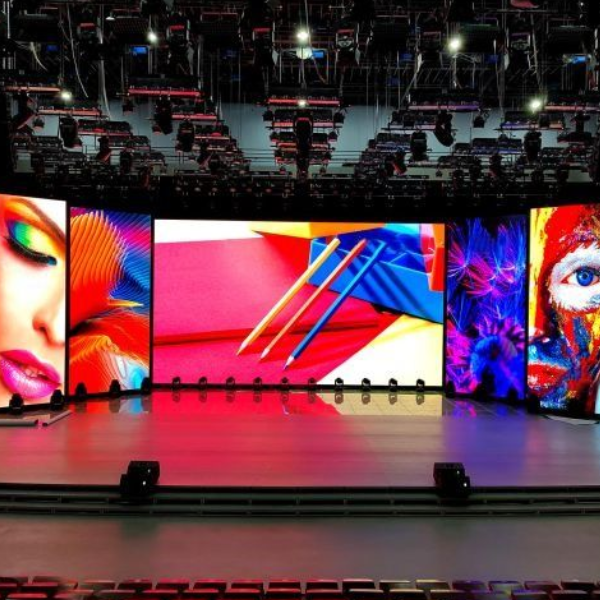Simulasi Hitungan Kasar: Berapa Biaya Sewa LED Screen Videotron P2.9 vs P3.9 untuk Gathering 200 Pax? | Happen | Event Organizer & Brand Activation